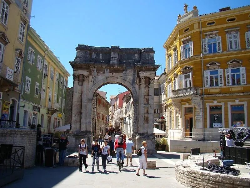 Apartments Karmen Pula