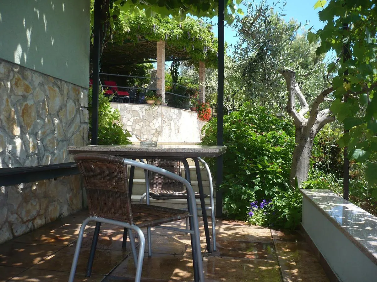 Apartments Karmen Pula 0*,  Croatia