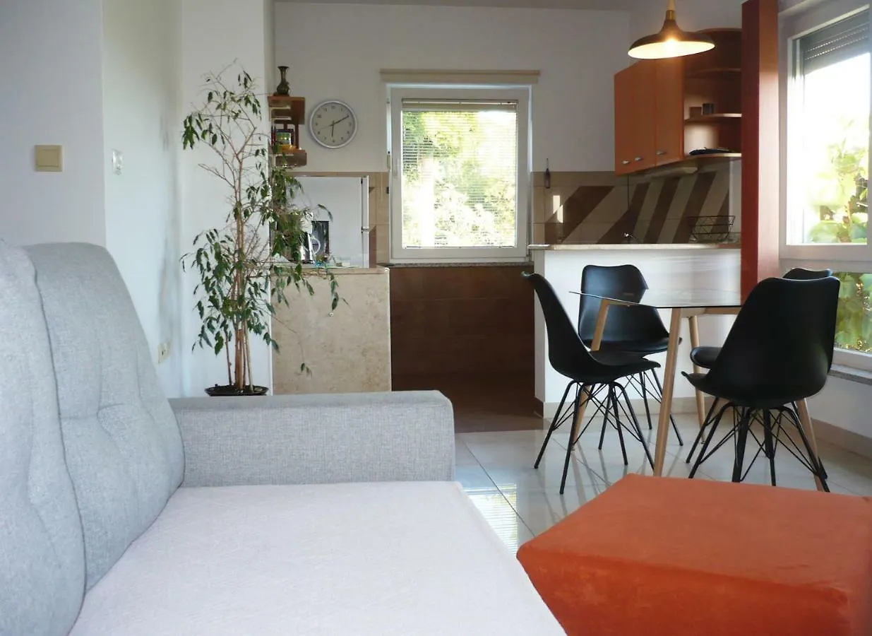 Apartments Karmen Pula