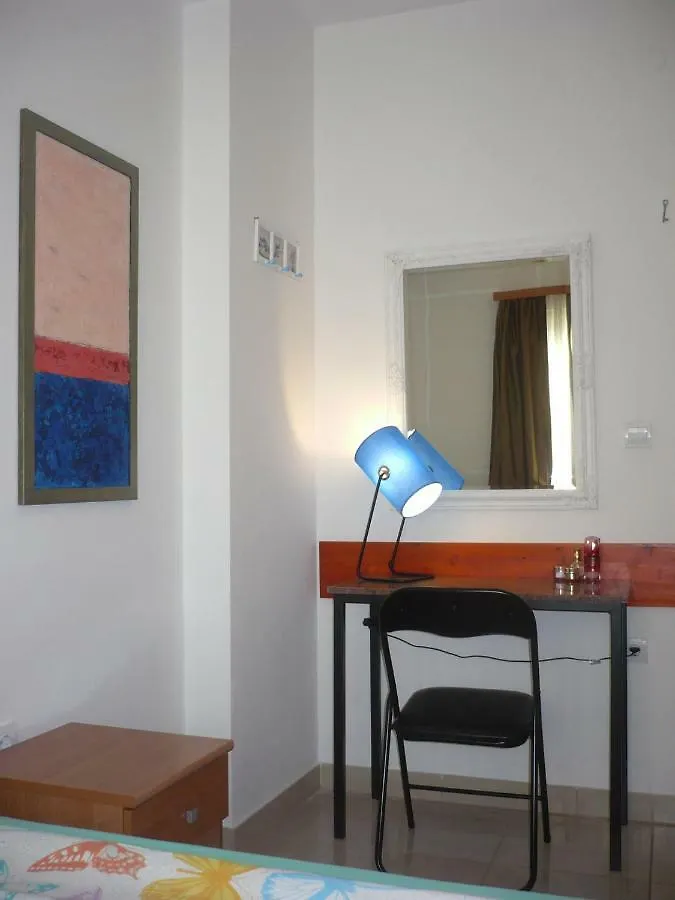 Apartments Karmen Pula 0*,